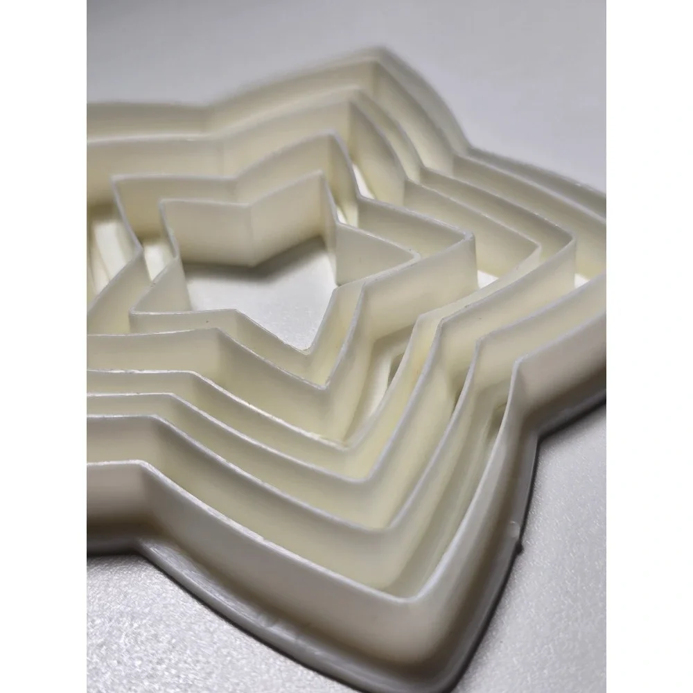 Wilton White Nesting Stars Cookie Cutters 6 Piece Set Made in Hong Kong 2-5 Inch